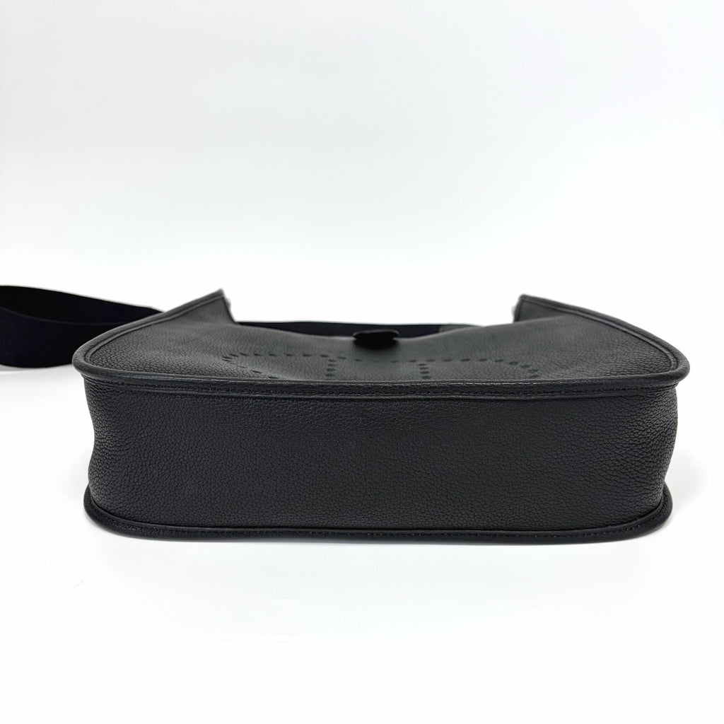 Pre-Owned Hermès Black Evelyne 33 Shoulder Bag, Square Stamp G, Year 2003, Item N21094805