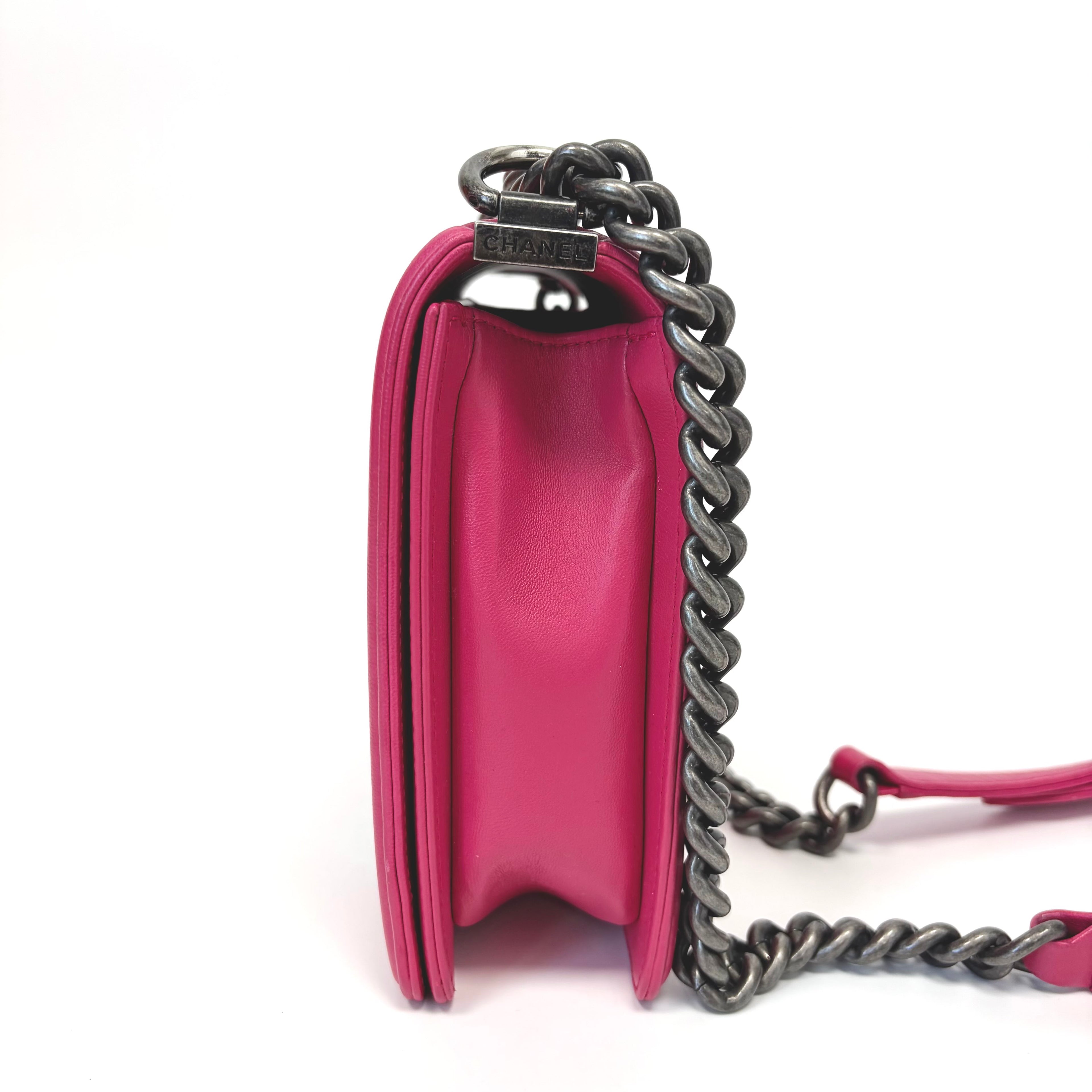 Pre-Owned Chanel Rose Red Vertical Leboy Calfskin 19 Series Year 2014 N22171470