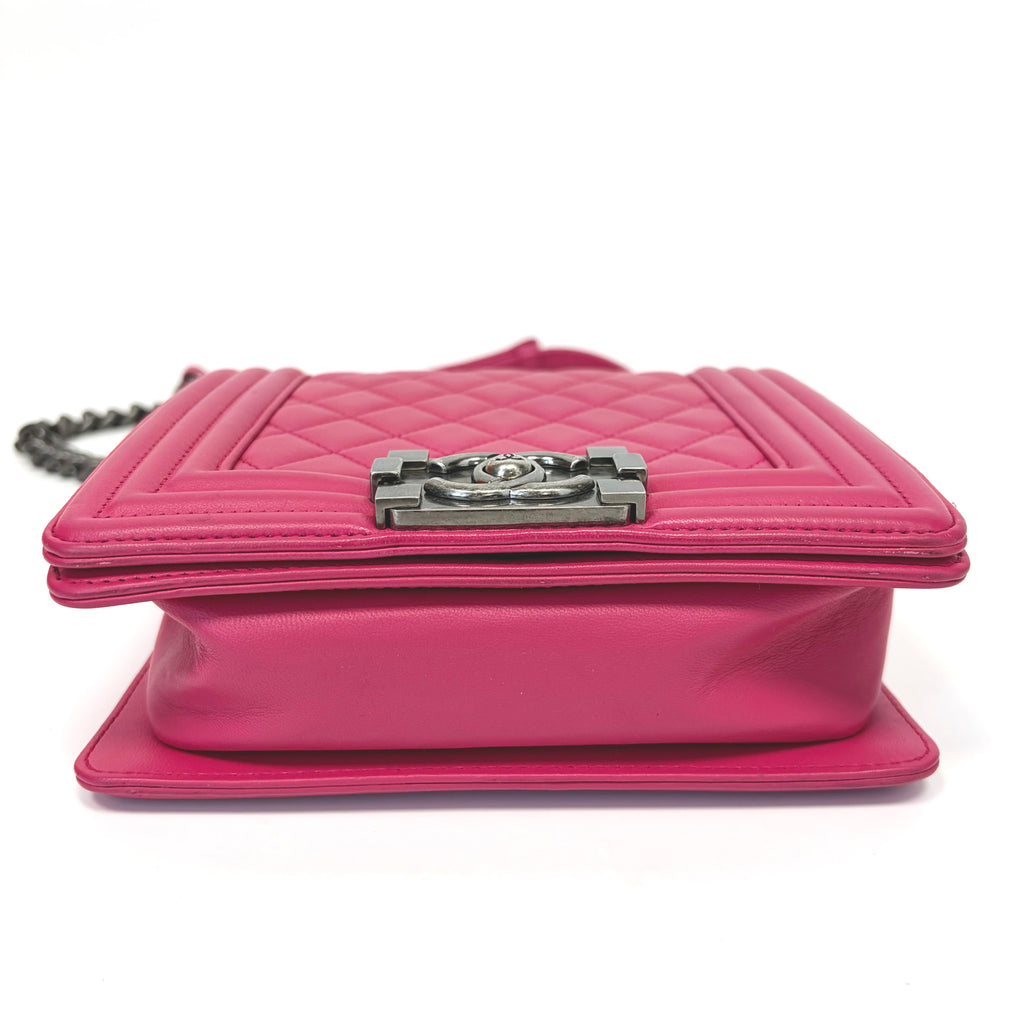 Pre-Owned Chanel Rose Red Vertical Leboy Calfskin 19 Series Year 2014 N22171470