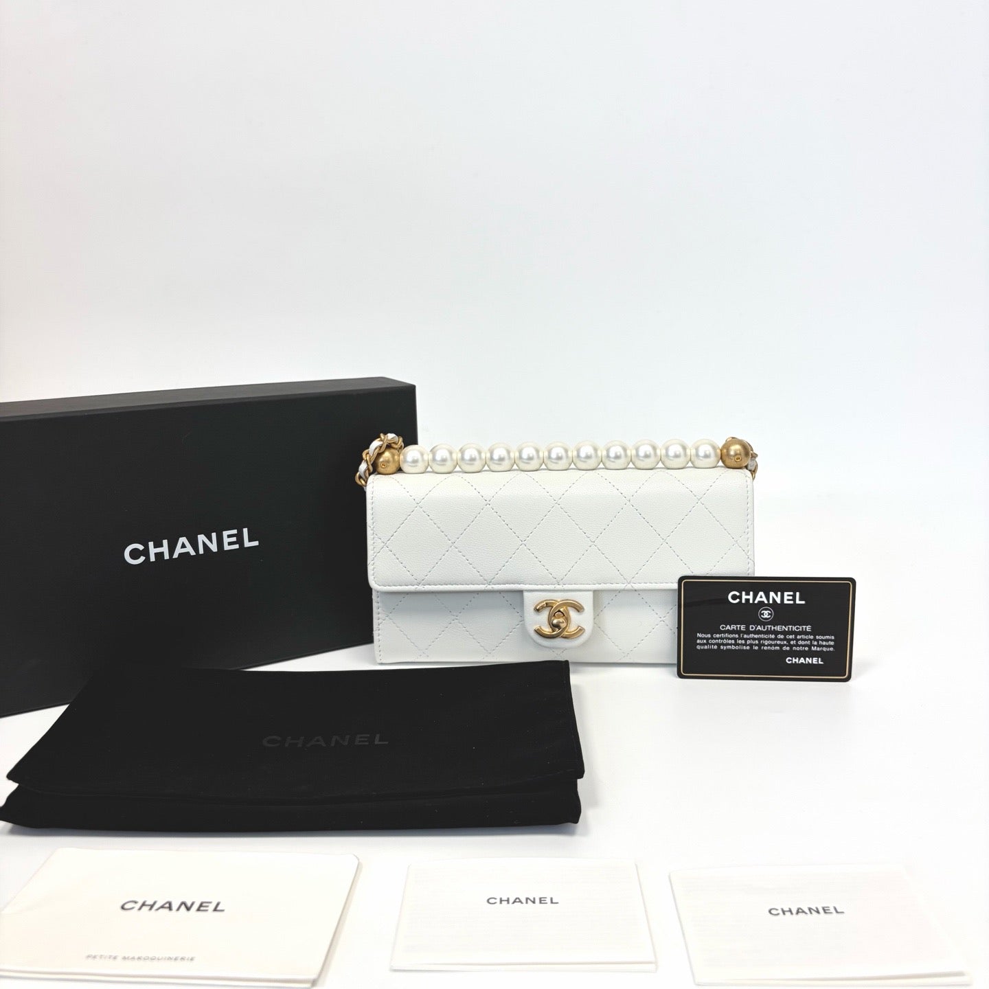 Pre-Owned Chanel White Calfskin Pearl Flap WOC Chain Bag Year2020 N22137057