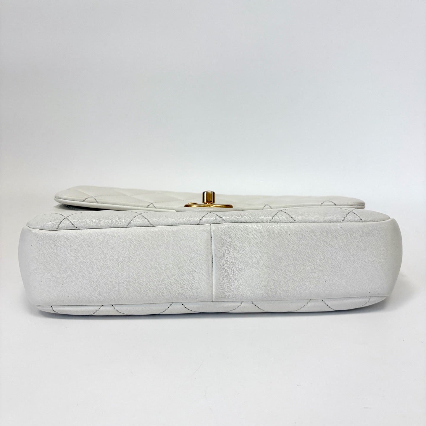 Pre-Owned Chanel White Lambskin Gold Hardware Circle Handle Medium CF Chain Bag Year2020 N22172017