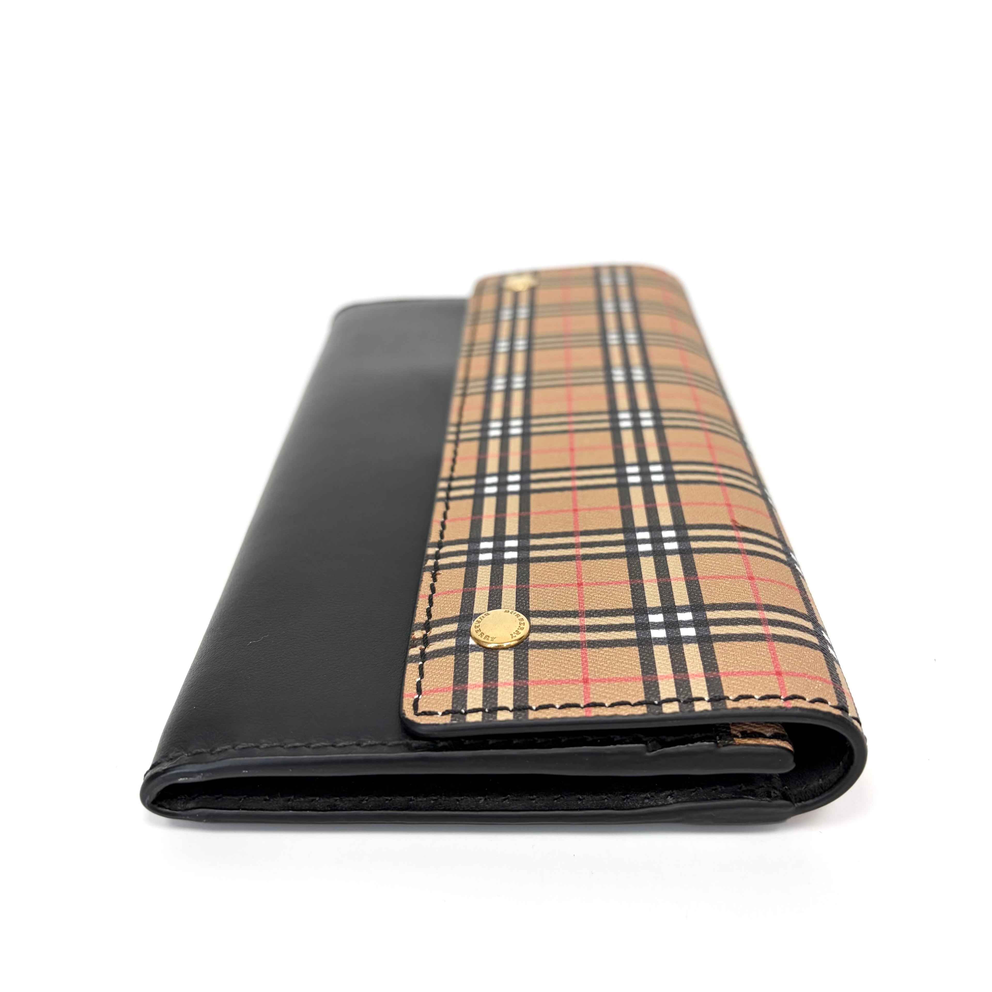 Pre-Owned Burberry Classic Check Long Flap Wallet N22356888