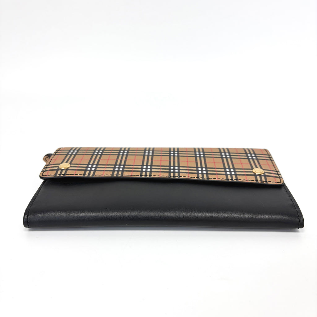 Pre-Owned Burberry Classic Check Long Flap Wallet N22356888