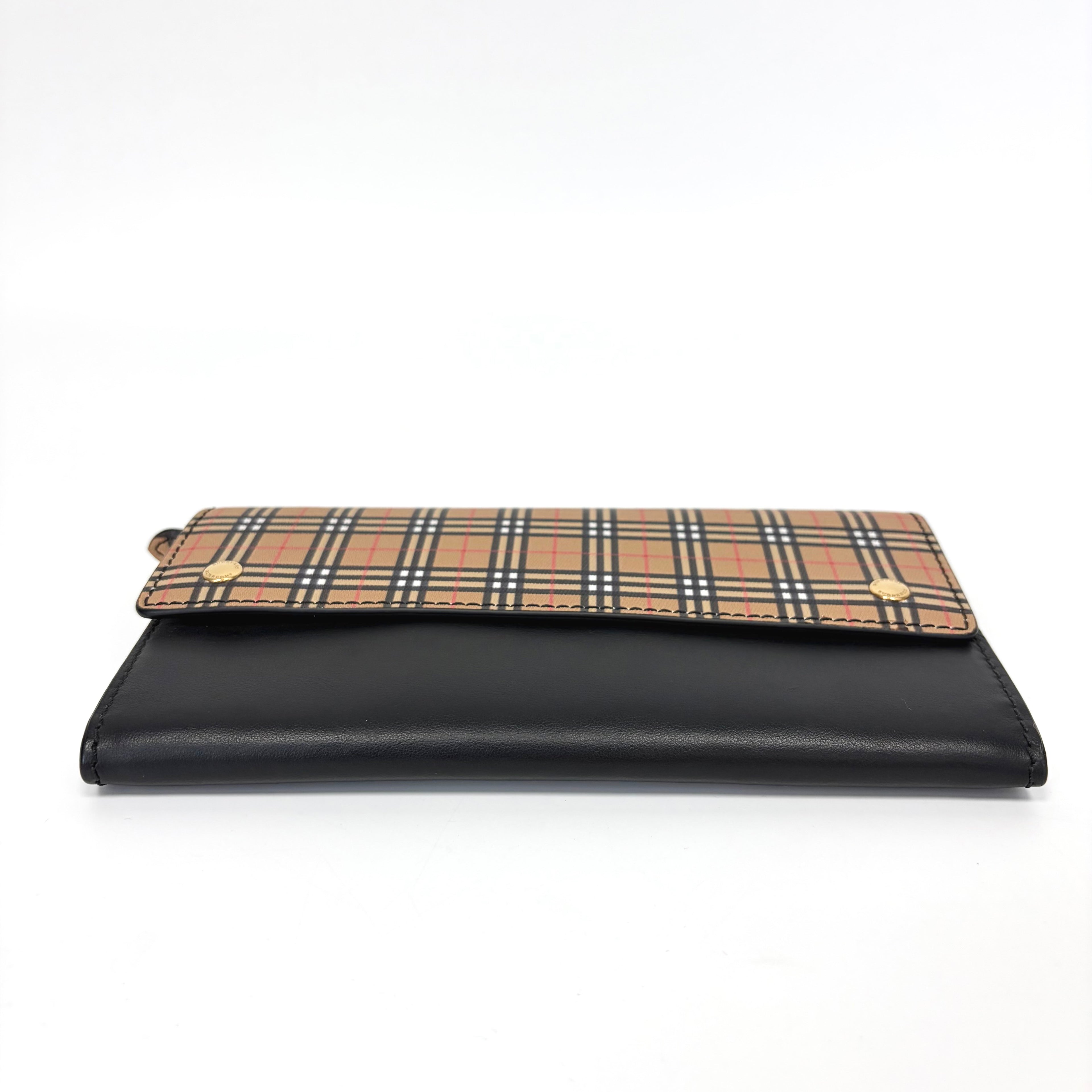 Pre-Owned Burberry Classic Check Long Flap Wallet N22356888