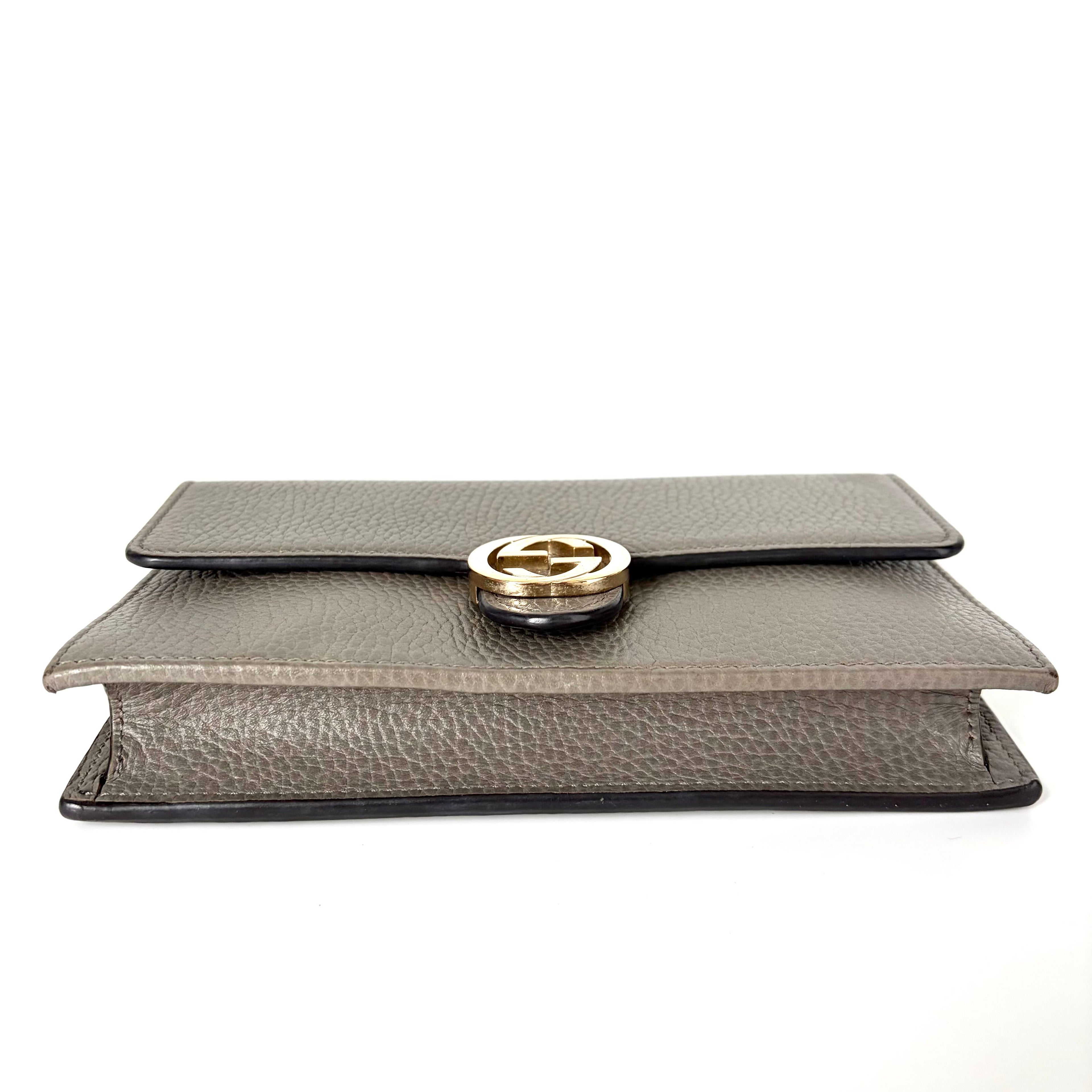 Pre-Owned Gucci Double G Logo Grained Leather Messenger Crossbody Chain Bag N22251176