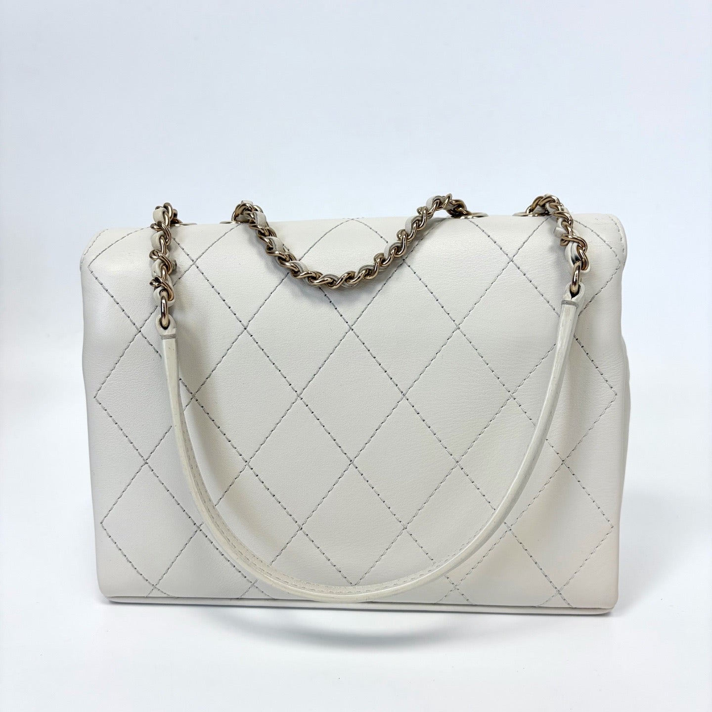 Pre-Owned Chanel White Double Chain Organizer Messenger Bag Year2019 N22163699