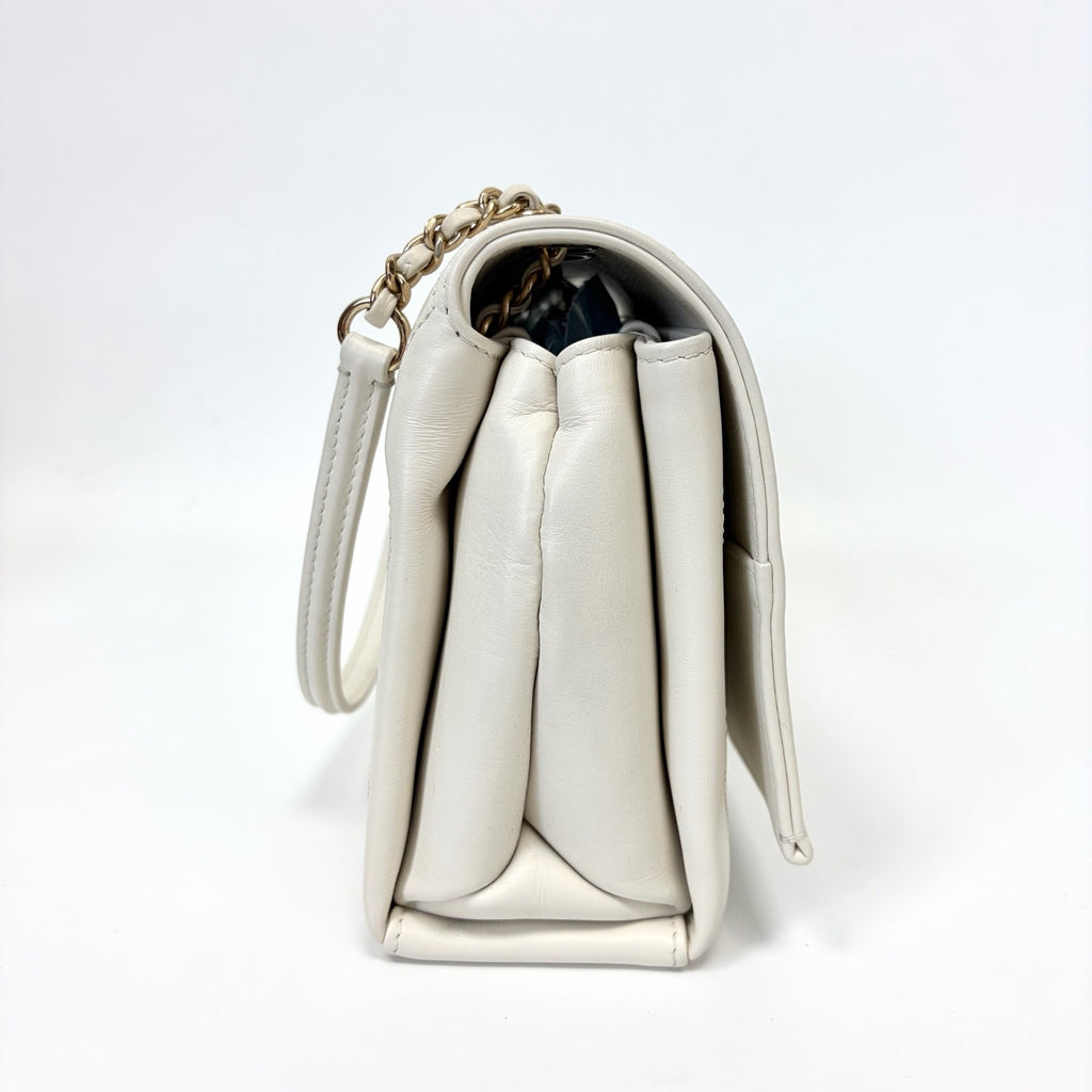 Pre-Owned Chanel White Double Chain Organizer Messenger Bag Year2019 N22163699