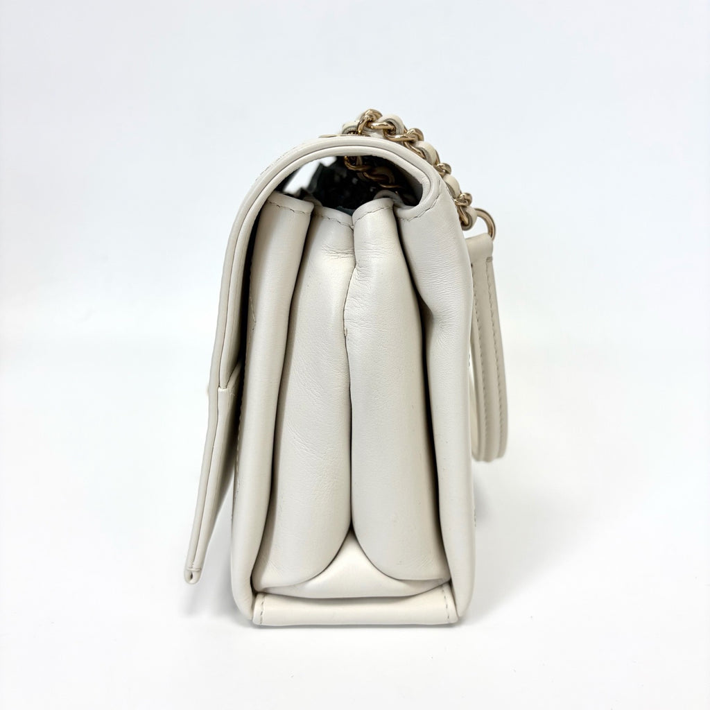 Pre-Owned Chanel White Double Chain Organizer Messenger Bag Year2019 N22163699