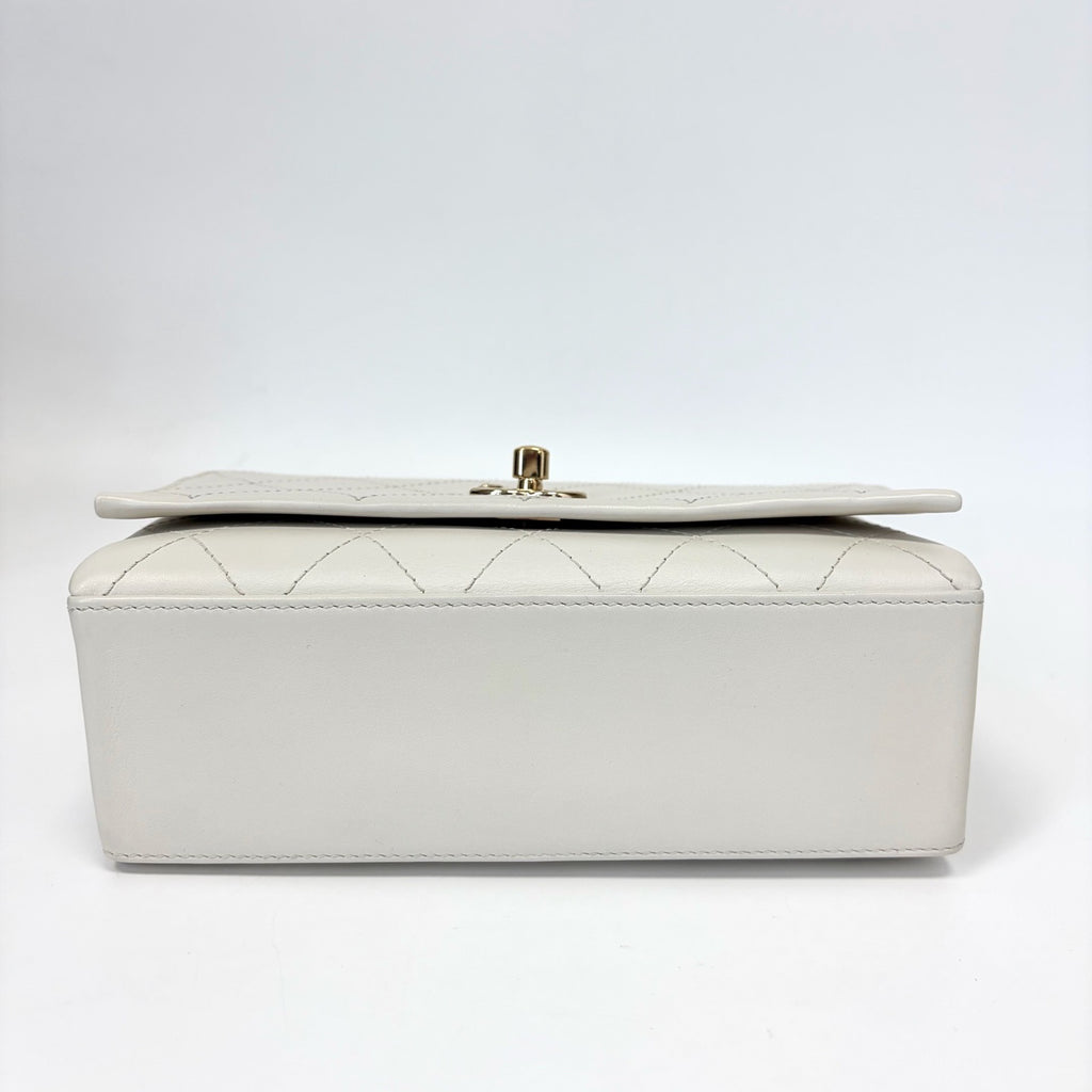 Pre-Owned Chanel White Double Chain Organizer Messenger Bag Year2019 N22163699