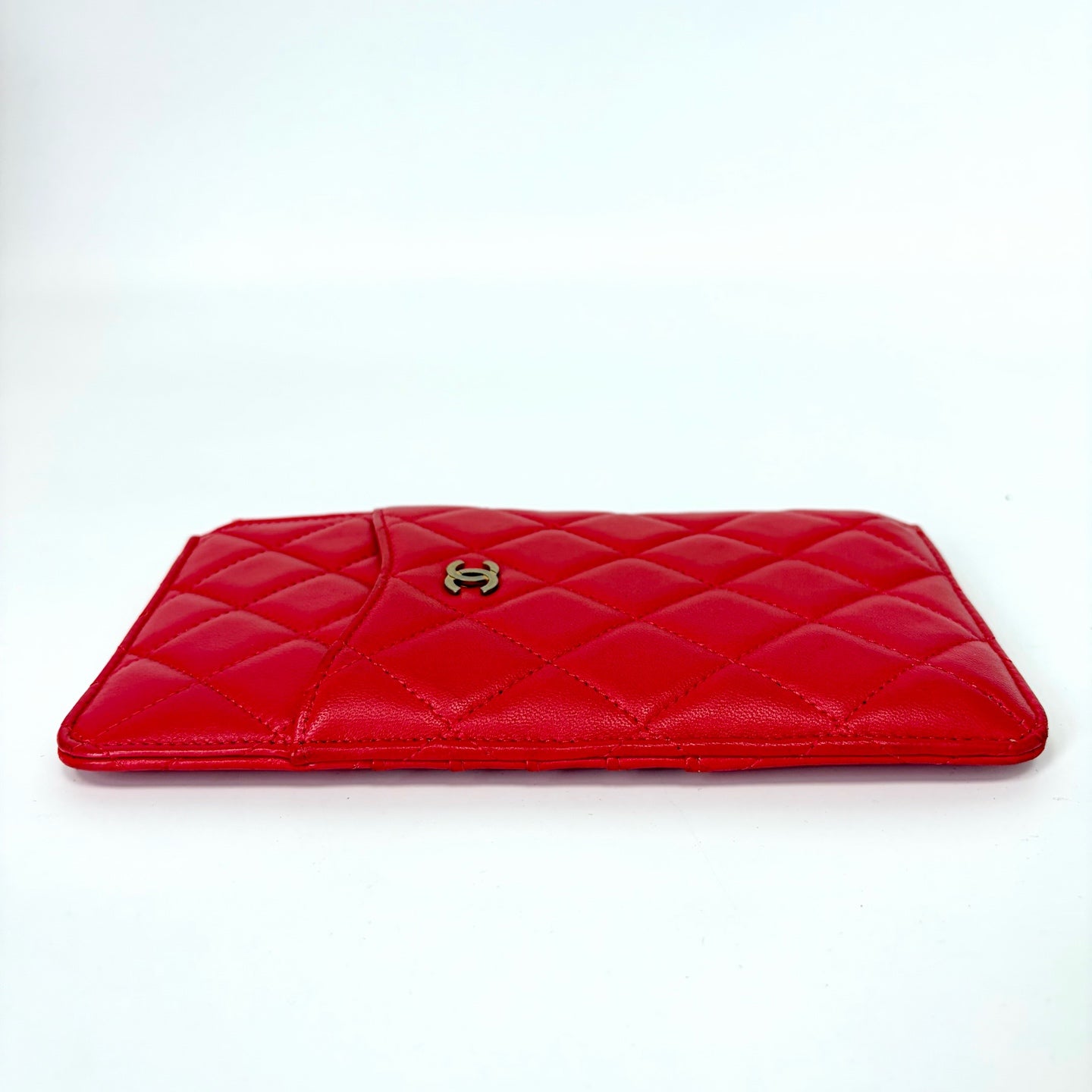 Pre-Owned Chanel Red Long Phone Bag Cowhide Leather 27 Series Year2019 N22038666