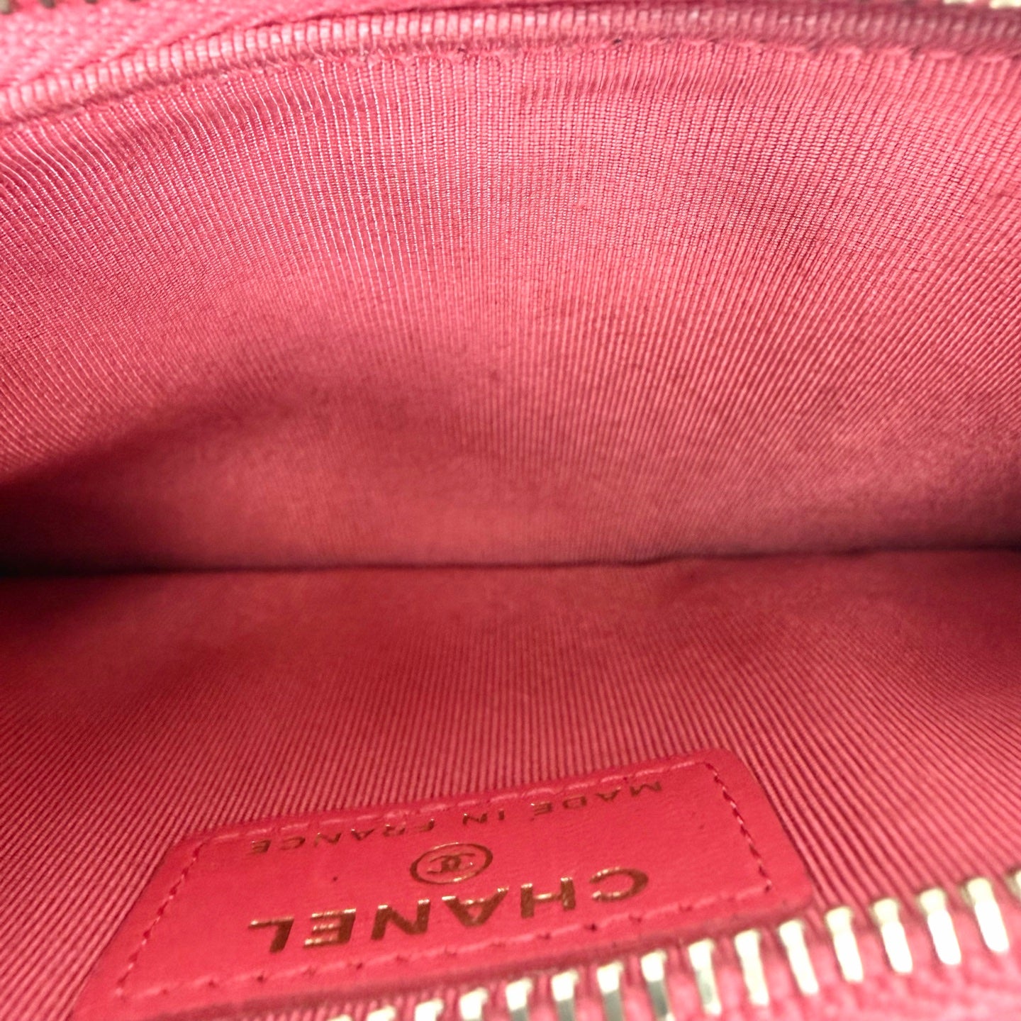 Pre-Owned Chanel Red Long Phone Bag Cowhide Leather 27 Series Year2019 N22038666