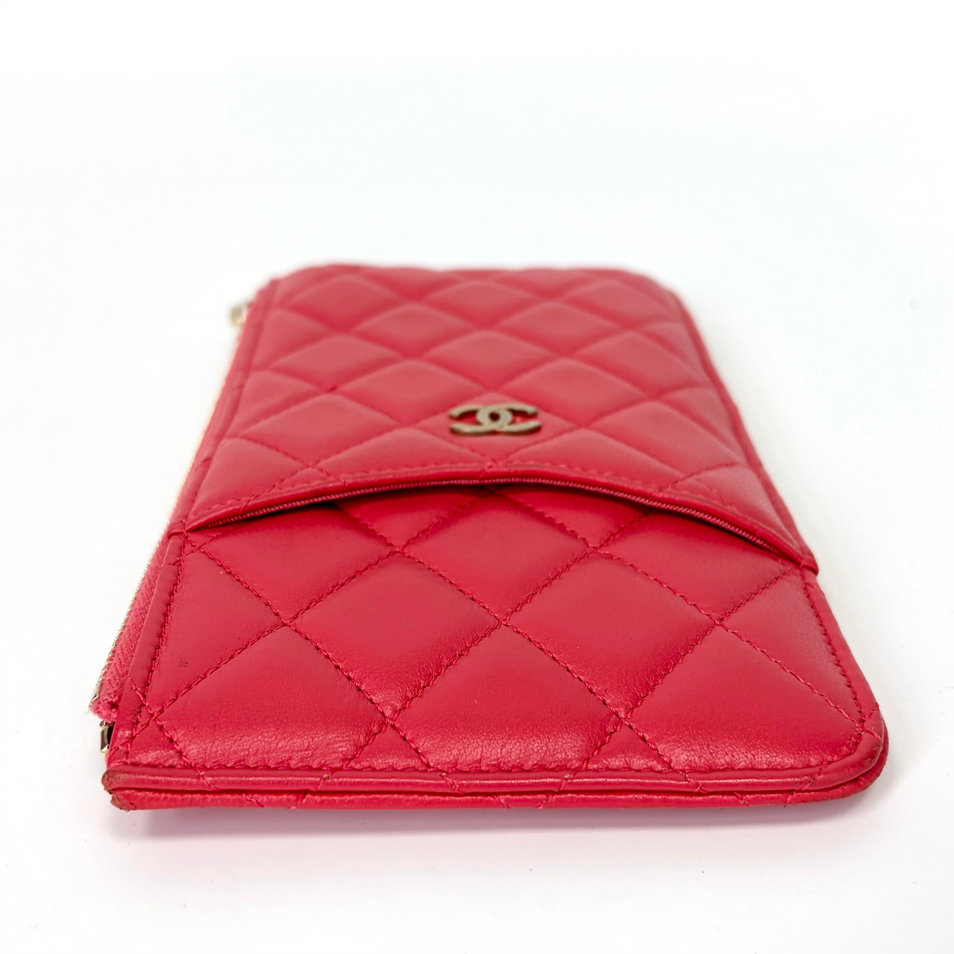 Pre-Owned Chanel Red Long Phone Bag Cowhide Leather 27 Series Year2019 N22038666