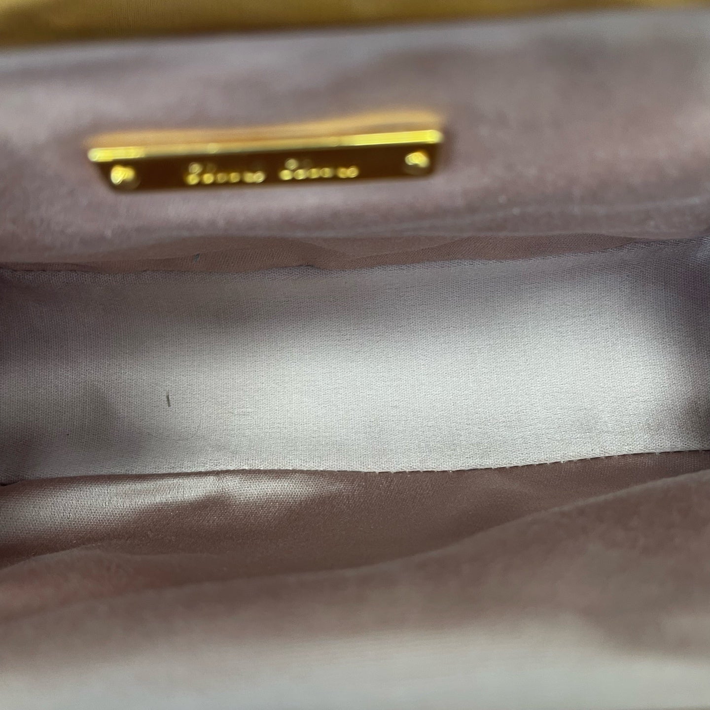 Pre-Owned Miu Miu Pink Ruched Sheepskin Clutch Chip Version Base Length 21 N22011543