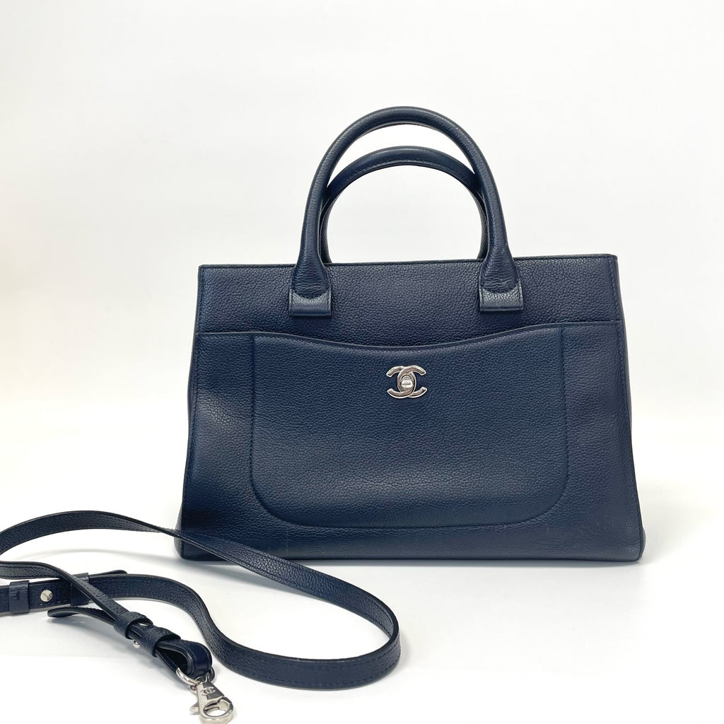 Pre-Owned Chanel Dark Blue Handbag Year2017 Base Length 35cm N21933692