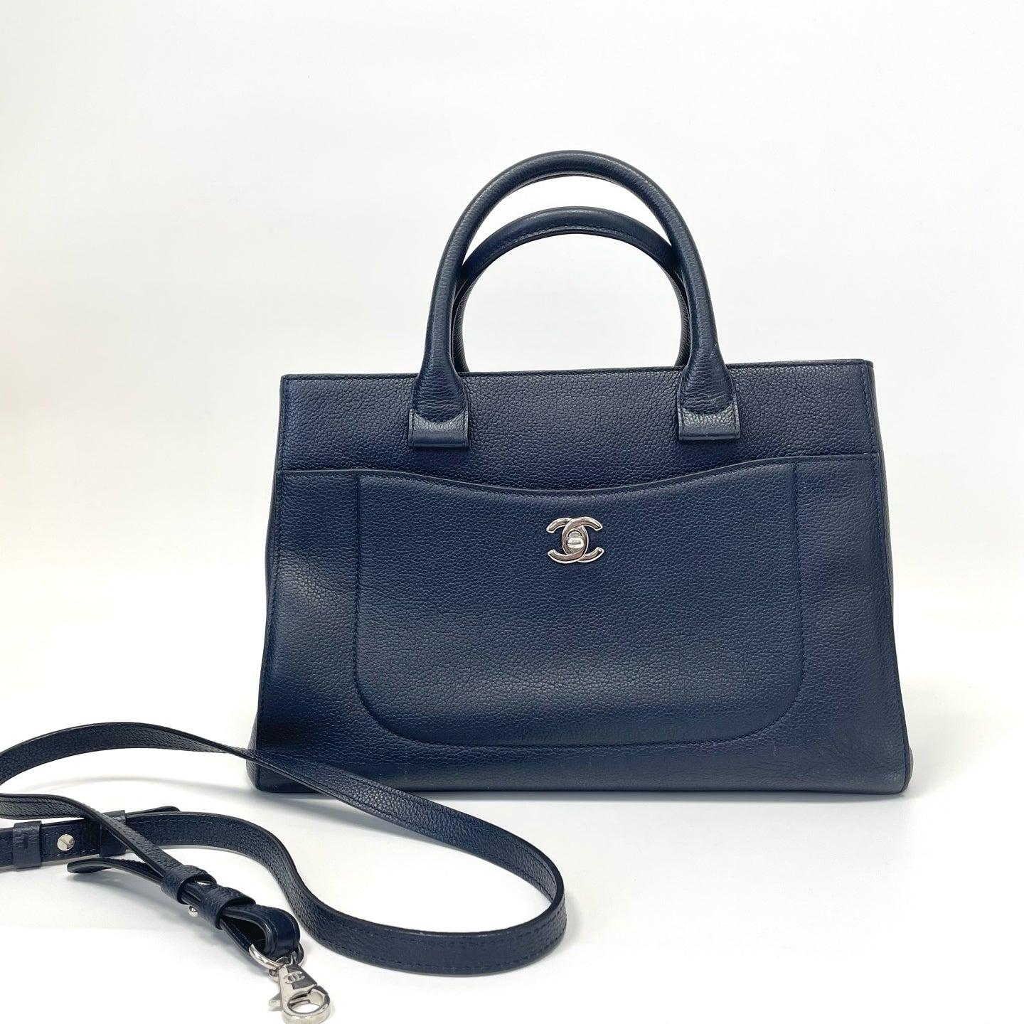 Pre-Owned Chanel Dark Blue Handbag Year2017 Base Length 35cm N21933692