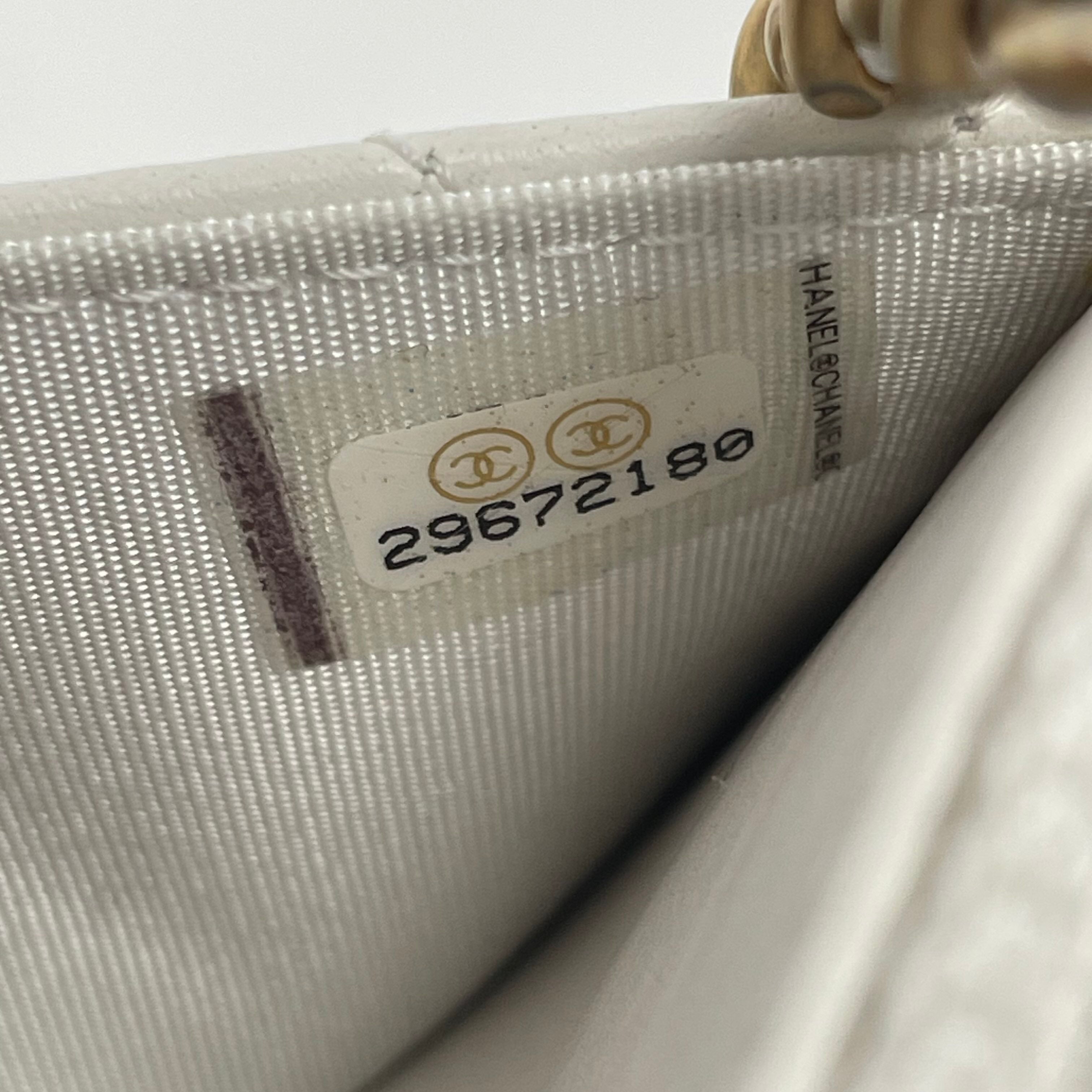 Pre-Owned Chanel Letter WOC Chain Bag White Quilted Calfskin Base Length 24 Year2020 N21917111