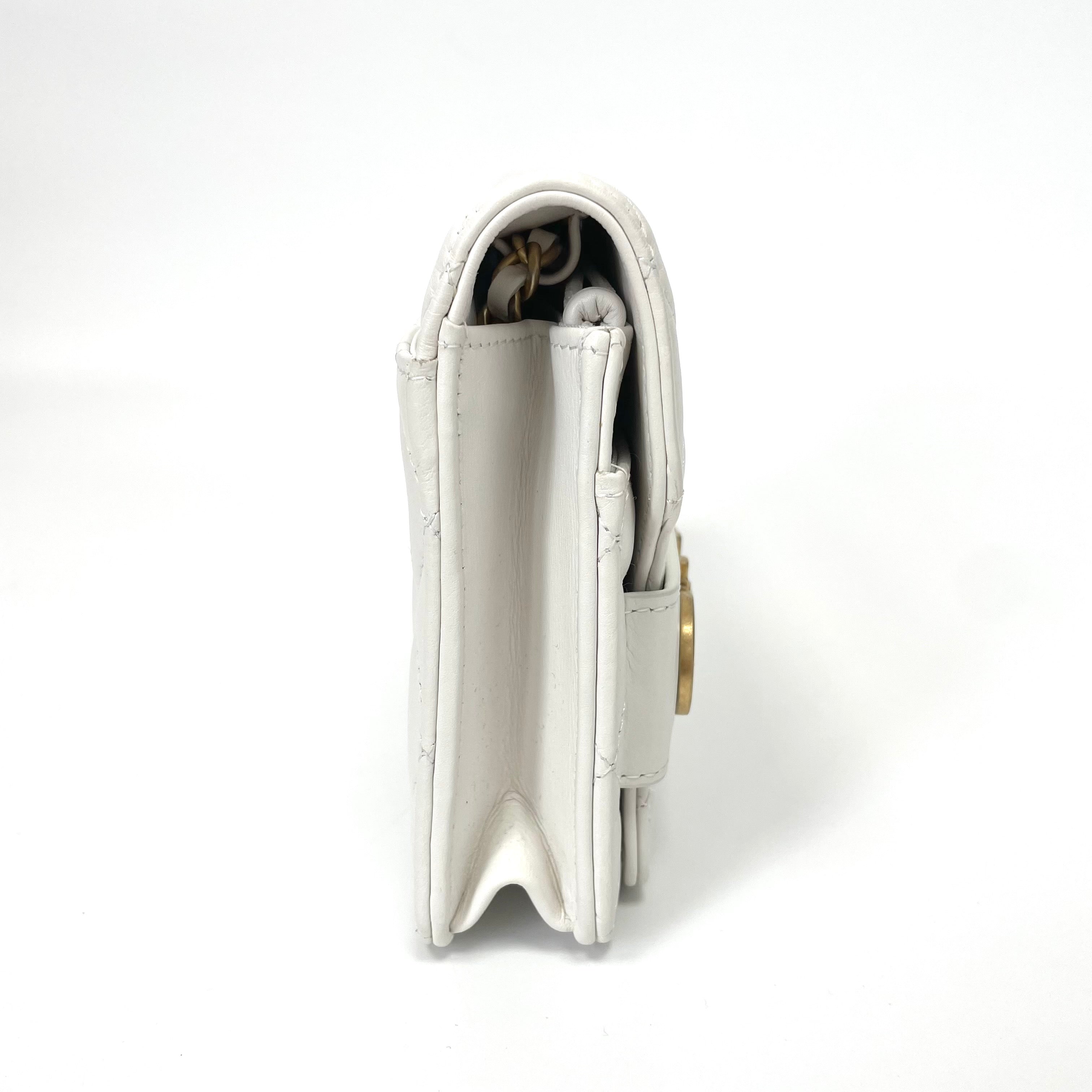 Pre-Owned Chanel Letter WOC Chain Bag White Quilted Calfskin Base Length 24 Year2020 N21917111